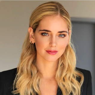 ANALISI PSICOLOGICA DI CHIARA FERRAGNI: COSA C’È DAVVERO DIETRO QUELLA FOTO?