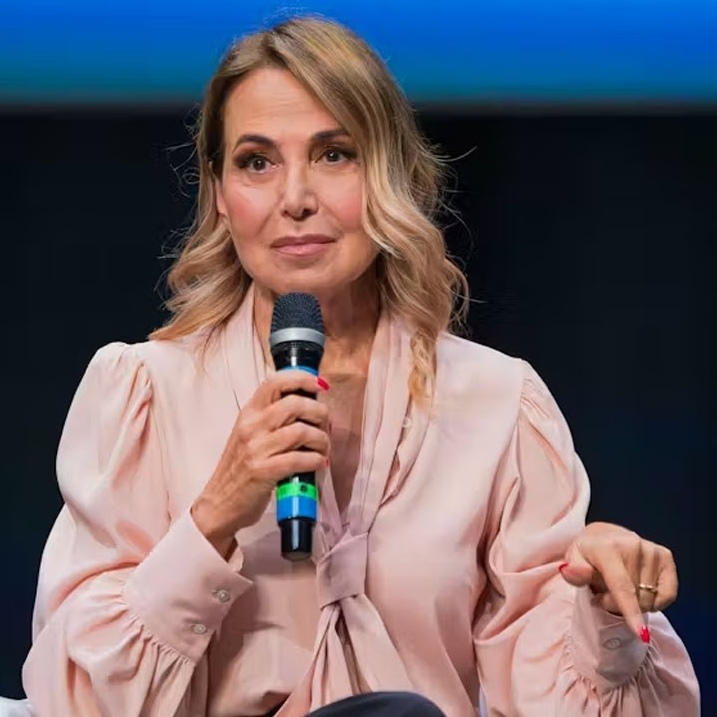 TERREMOTO NELLO SHOWBIZ: Il nuovo show di Barbara D’Urso è nel caos più totale